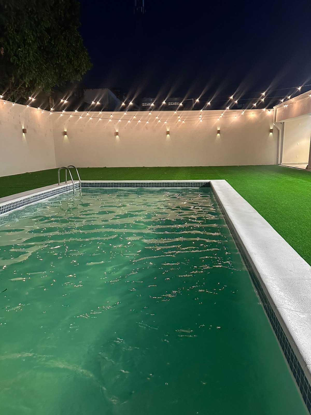 Piscina ao entardecer
